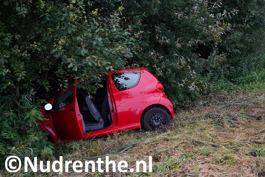 Auto van de weg geraakt op A32 Lankhorst/Meppel