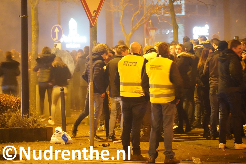 Gezellig oud en nieuw vieren op de rotonde in Staphorst. Numeppel