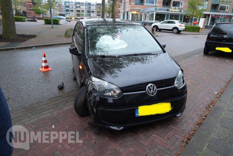 Eenzijdig ongeval op Heinsiusstraat in Meppel, bestuurster aangehouden