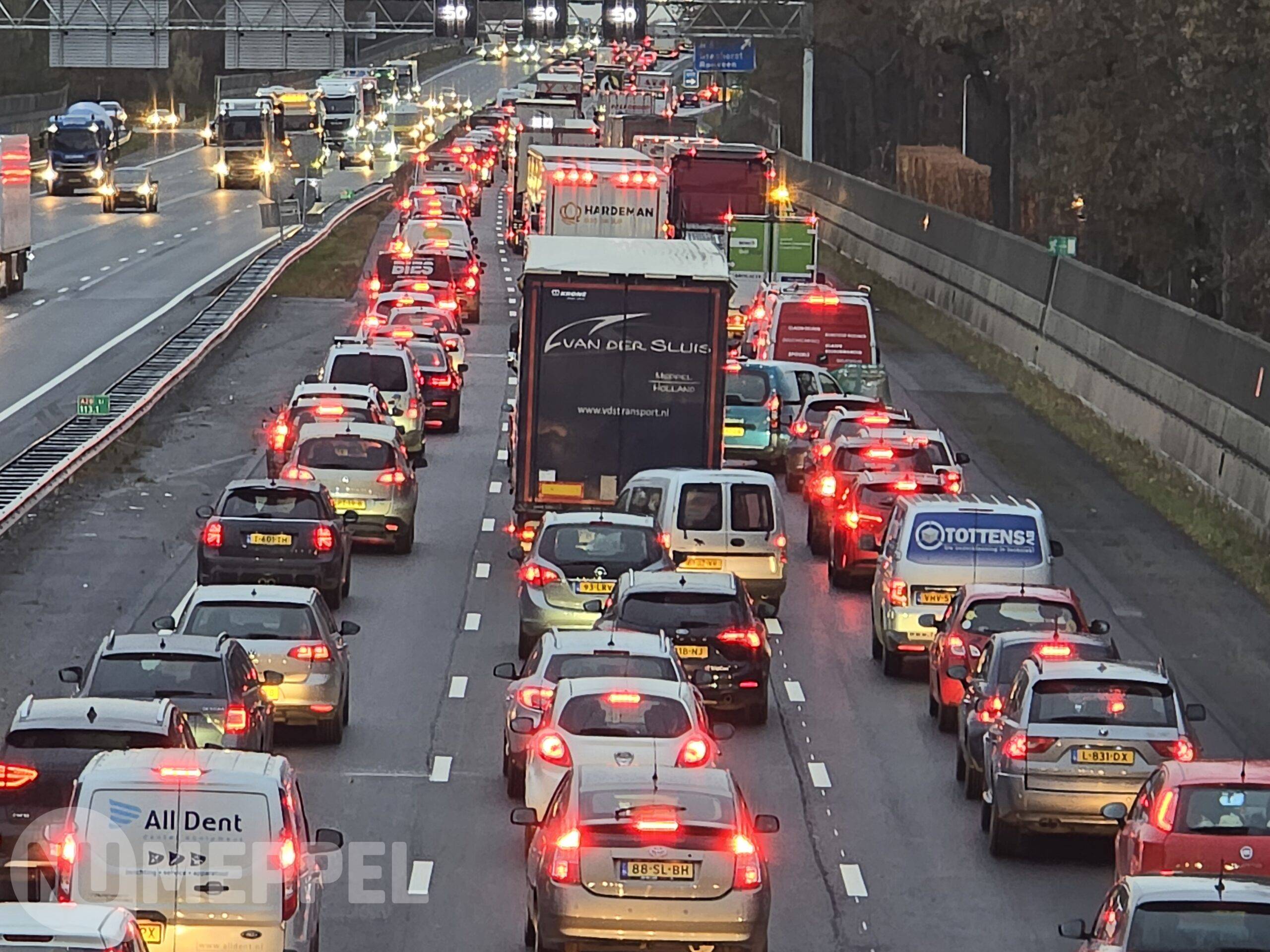 Grote file na ongeval op A28 bij Staphorst