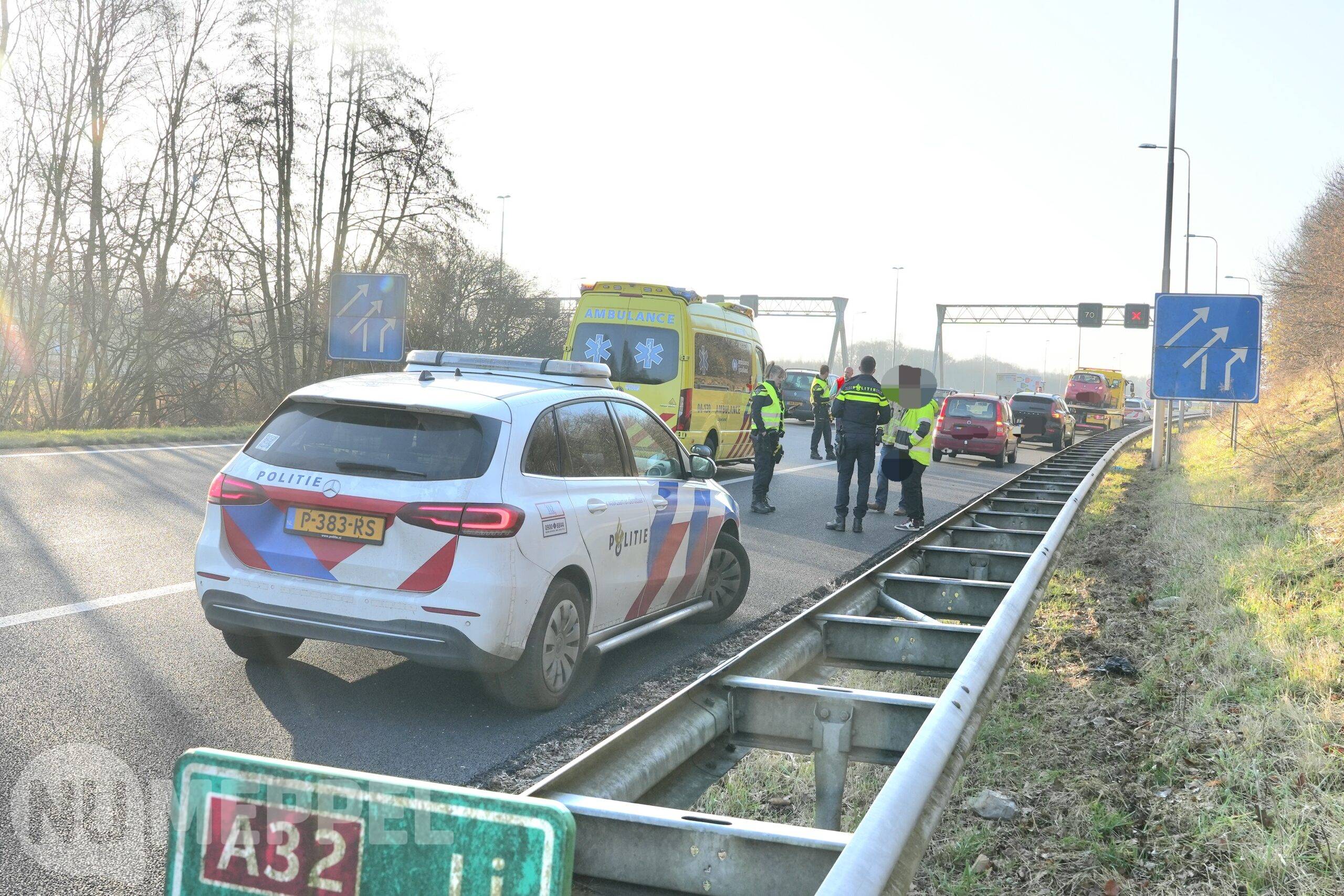 UPDATE: Drie auto’s botsen op A32 bij Lankhorst: lange file door afgesloten rijbaan