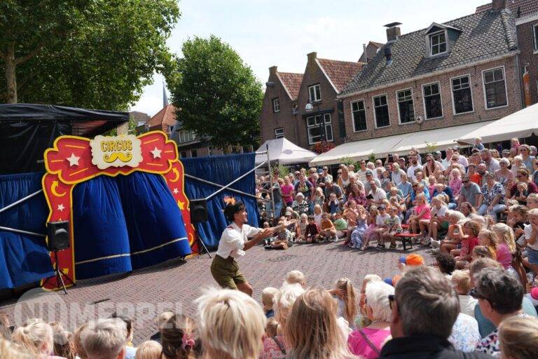 7 augustus 2025: Straattheater maakt Donderdag Meppeldag tot een groot feest