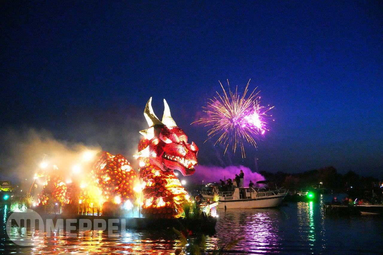 Jaarlijkse gondelvaart in Belt-Schutsloot groot spektakel met veel bezoekers