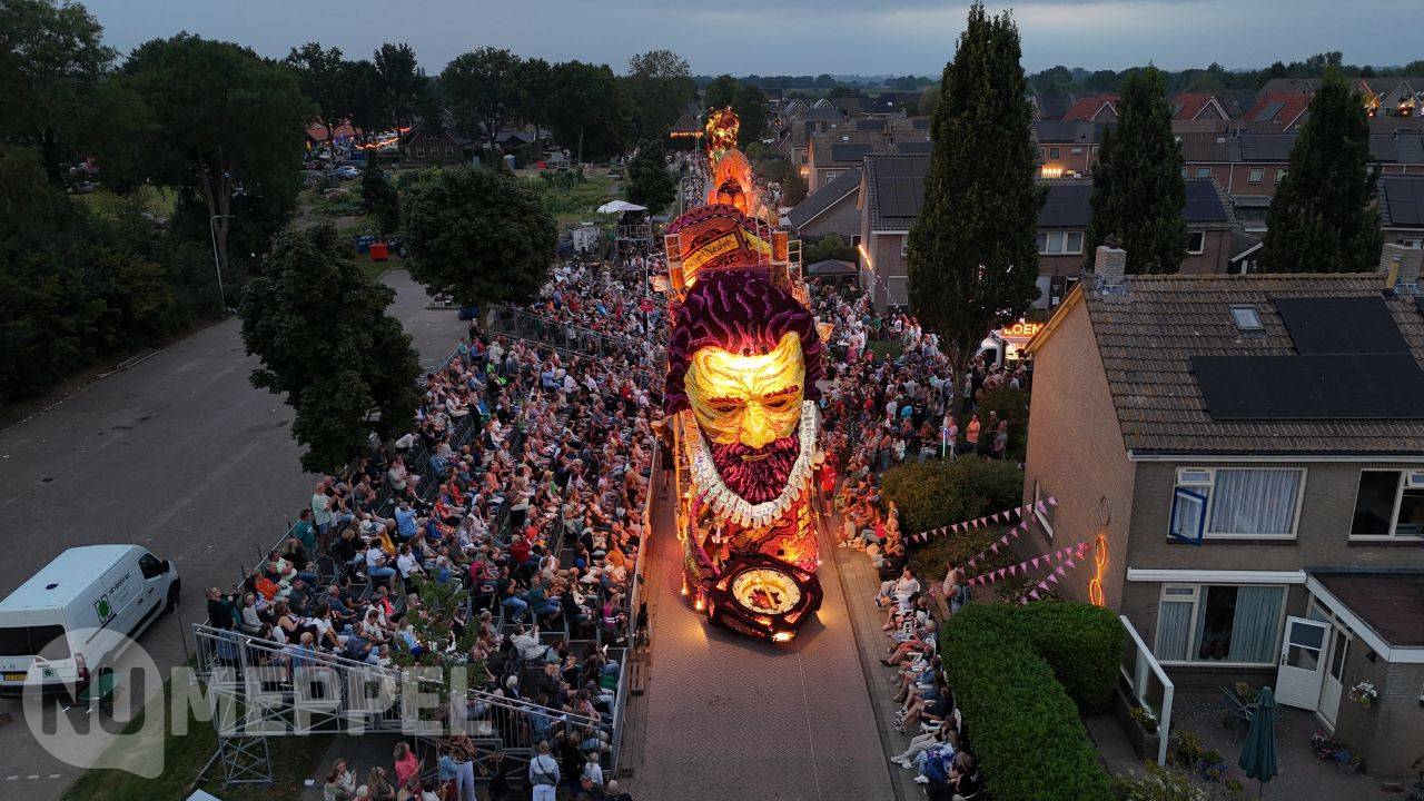 The Next pakt eerste prijs bij bloemencorso Sint Jansklooster