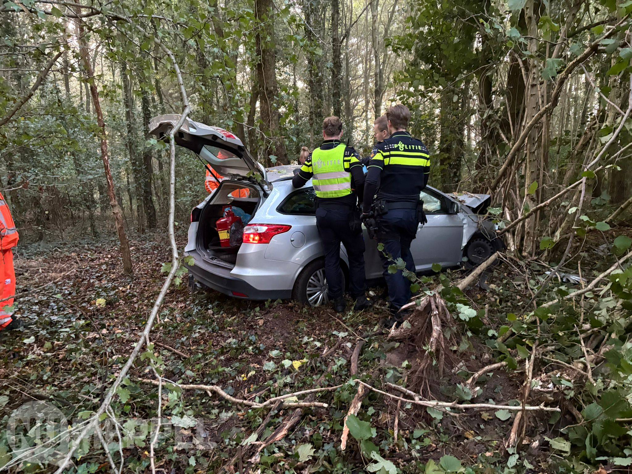 Bestuurder vlucht na eenzijdig ongeval op A28 bij de Wijk/Rogat