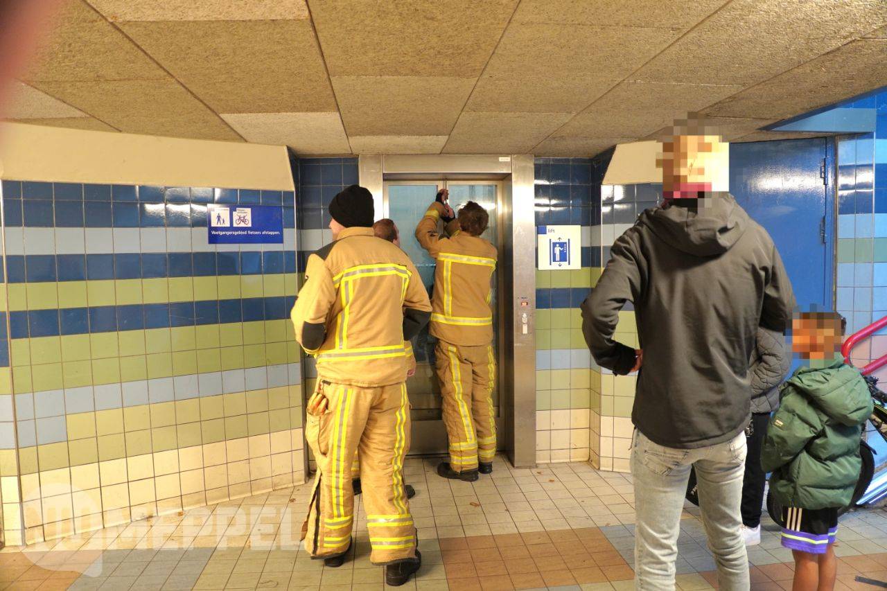 Twee jongens vast in ‘horrorlift’ bij station Meppel