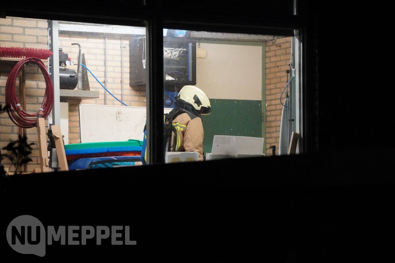 Brandweer rukt uit voor vreemde lucht bij zwembad Bad Hesselingen in Meppel