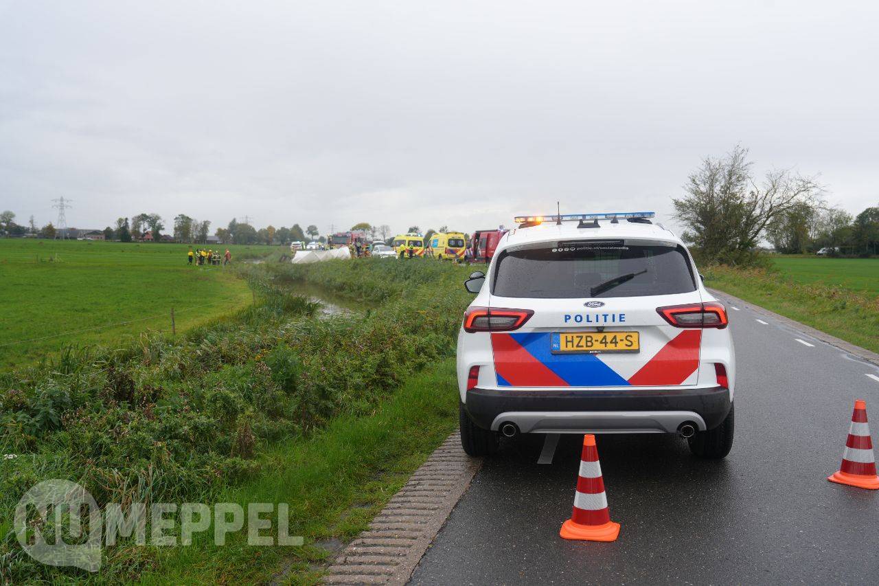Auto te water geraakt na ernstig ongeval in Hamingen
