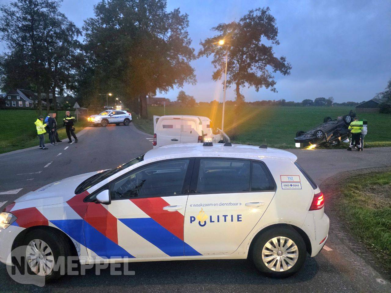 Auto over de kop bij aanrijding in Punthorst