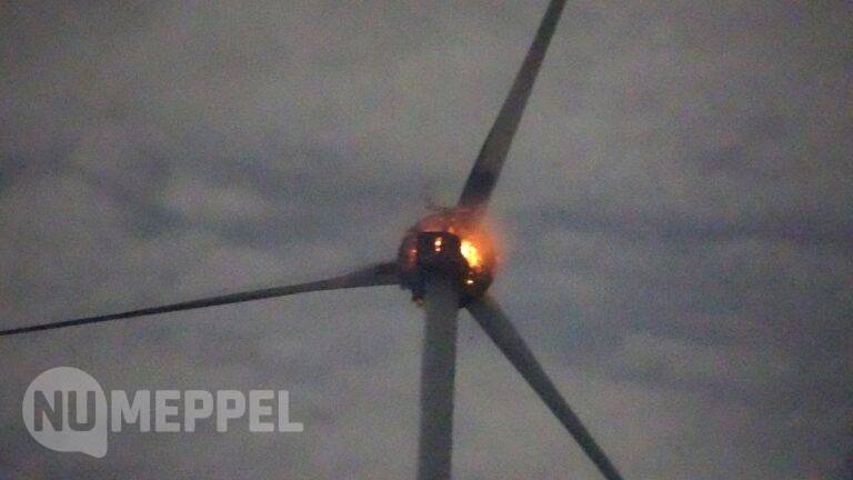 Brand in windmolen aan Ebbenweg in Nieuwleusen