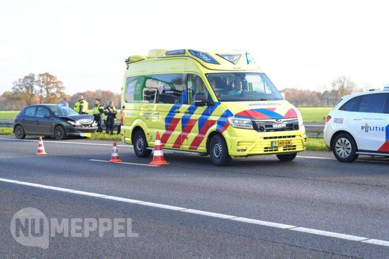 Kop-staartbotsing op A28 bij de Wijk