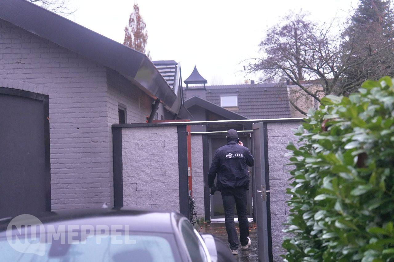 56-jarige man uit Zwolle aangehouden na inval in woning aan in Meppel