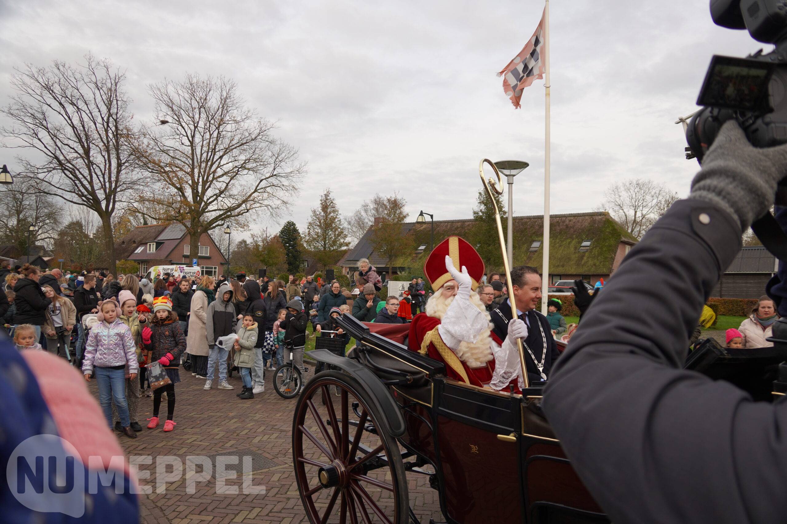 Sinterklaas warm onthaald in Nijeveen tijdens bijzondere intocht