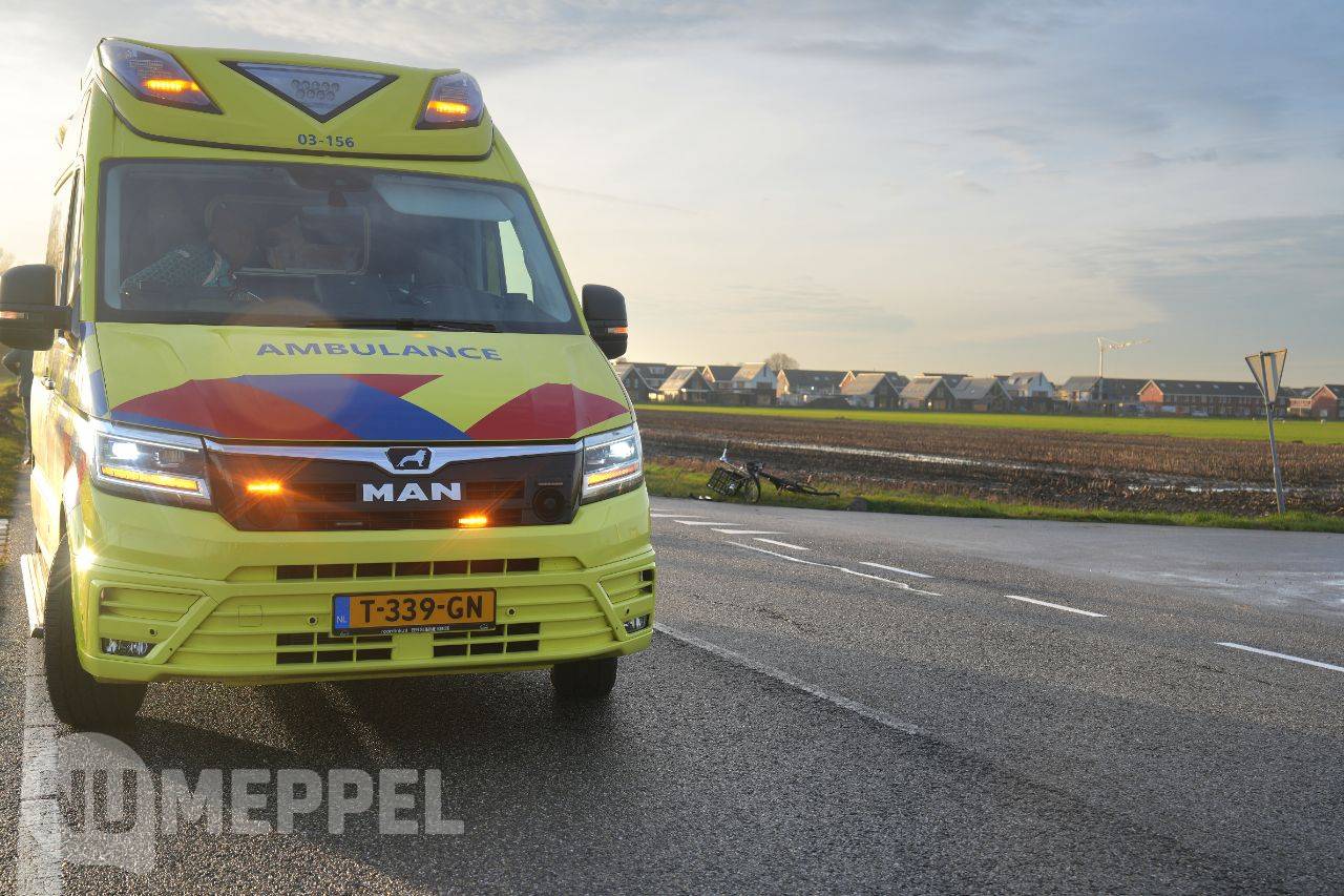 Fietser gewond bij aanrijding tussen Meppel en Nijeveen
