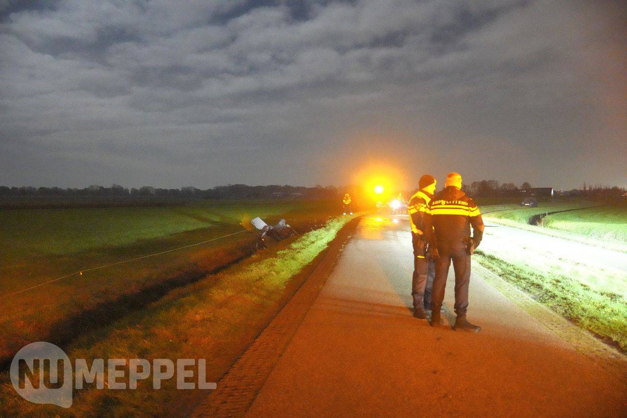 Twee gewonden na eenzijdig ongeval op Burgemeester Slompweg tussen Nijeveen en Zuidveen