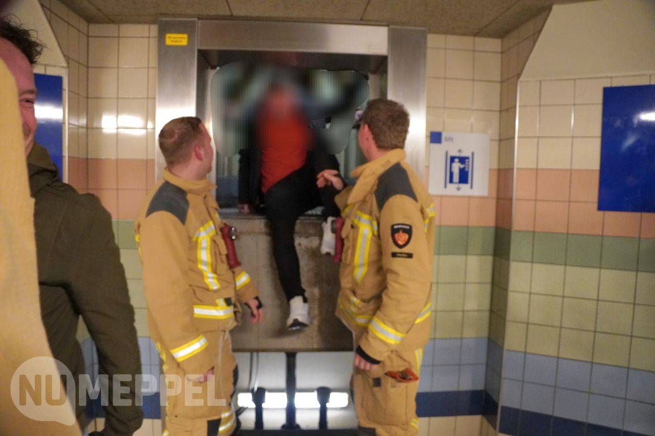 Vijf personen vast in ‘horrorlift’ bij station Meppel