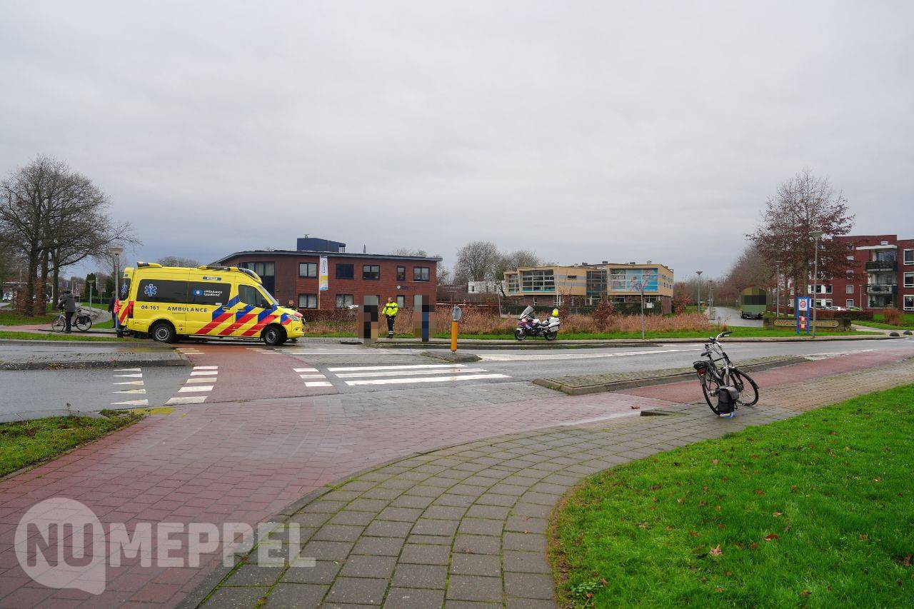 Fietser gewond na aanrijding met vrachtwagen in Steenwijk