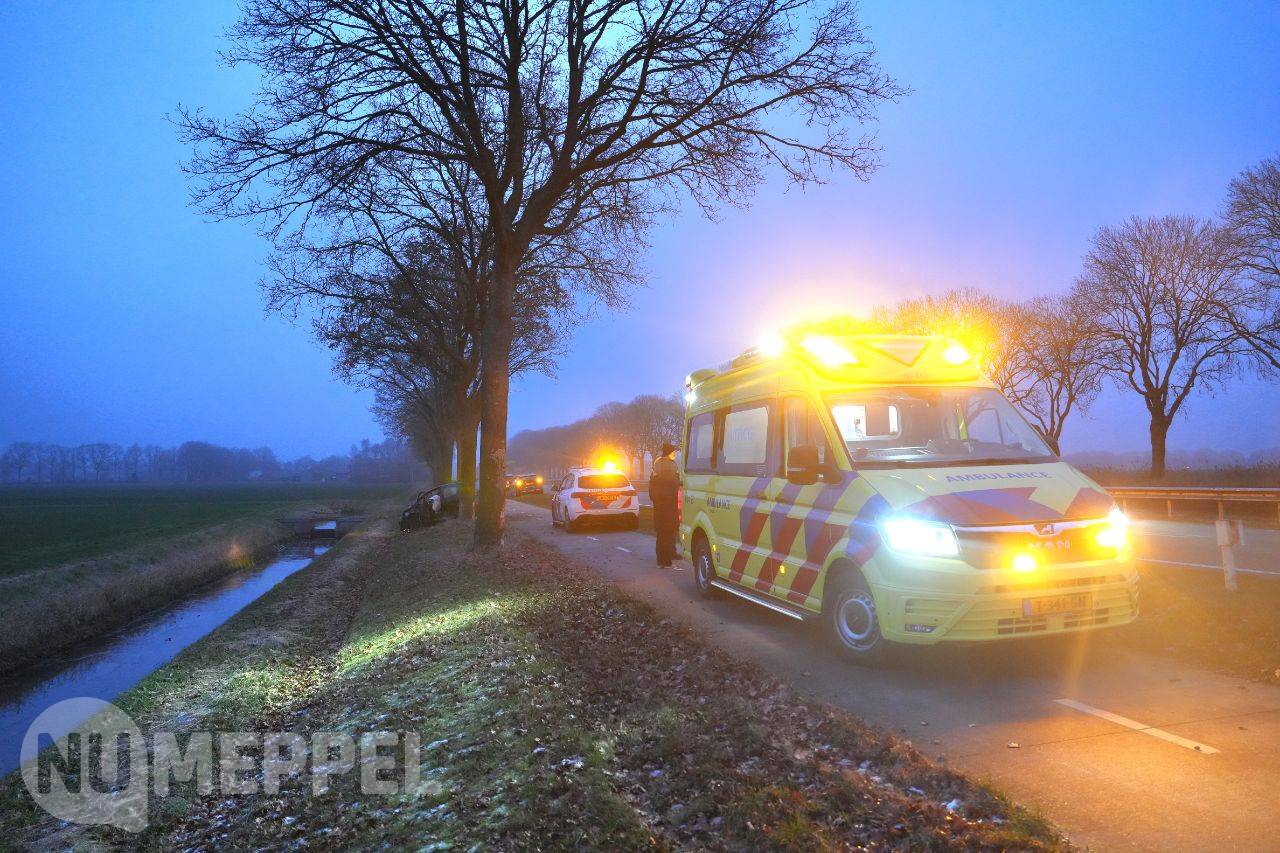 Bestuurster gewond bij ongeval op N371 bij Wittelte door gladheid