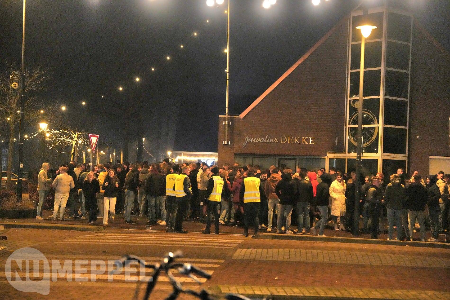 Gezellige jaarwisseling op rotonde Gemeenteweg in Staphorst