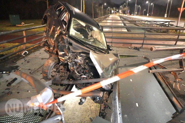 Automobilist gewond bij harde aanrijding op Ceintuurbaan in Zwolle