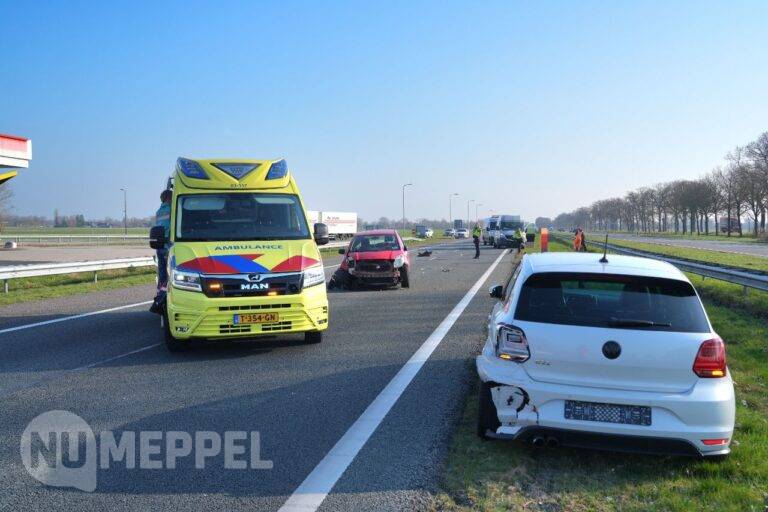 Ongeval met meerdere voertuigen op A32 bij Havelte, weg tijdelijk afgesloten
