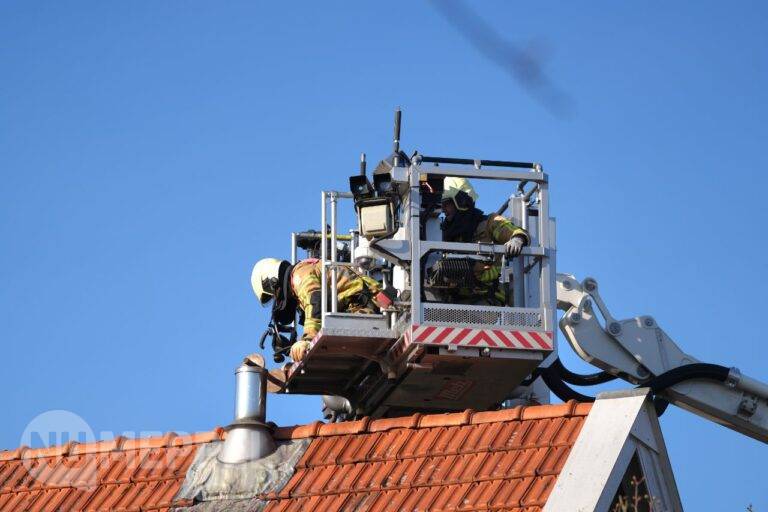 Schoorsteenbrand aan de Eesveenseweg in Eesveen