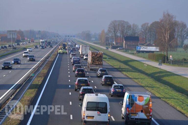 Ongeluk op A28 bij De Lichtmis zorgt voor lange file richting Zwolle
