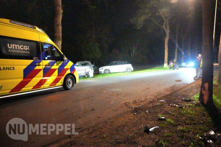 Auto frontaal tegen boom in Havelte, bestuurster mogelijk onder invloed (Video)