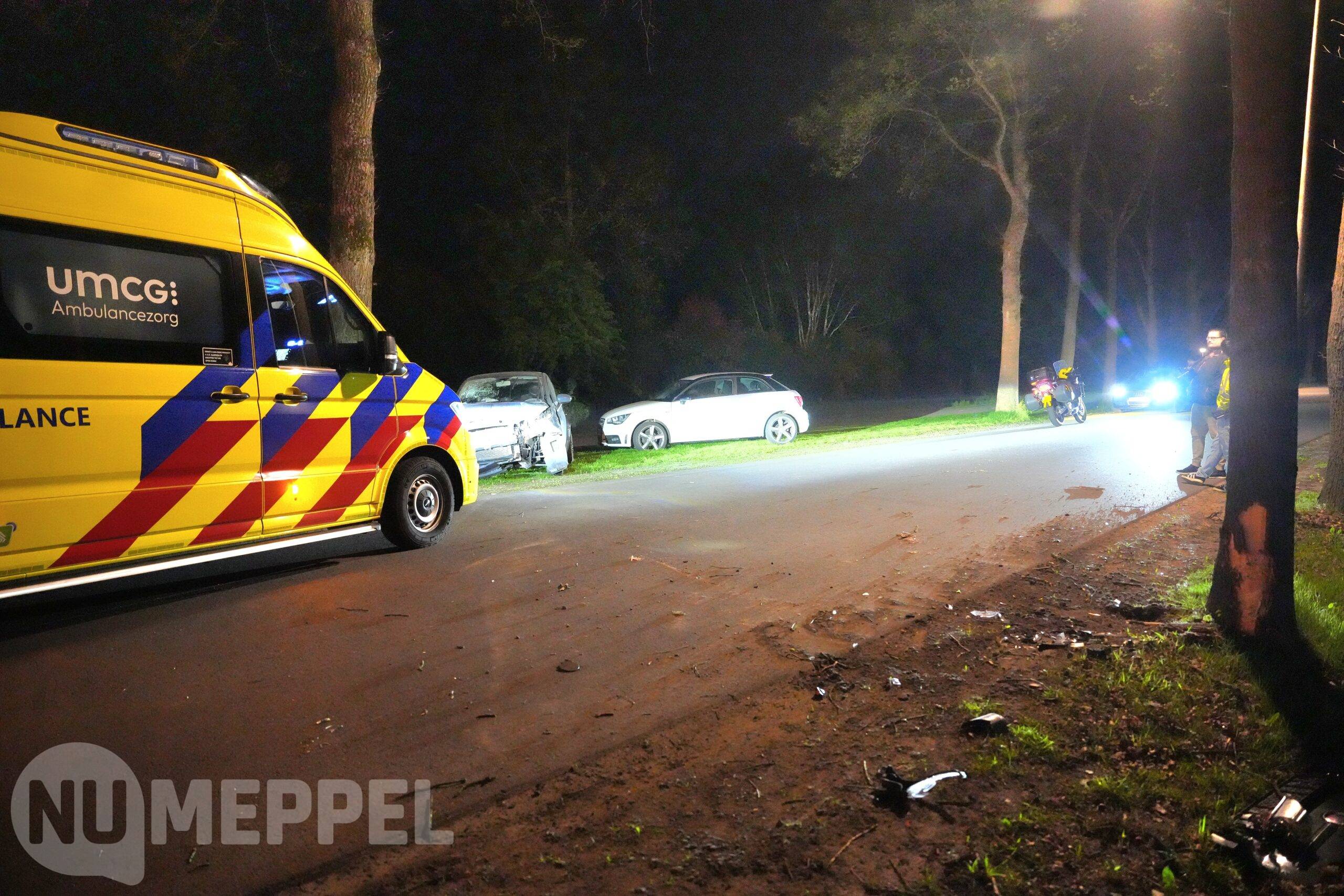 Auto frontaal tegen boom in Havelte, bestuurster mogelijk onder invloed (Video)