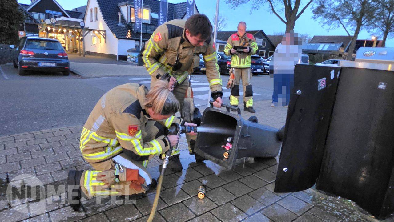 Brandweer rukt uit voor containerbrand in Giethoorn