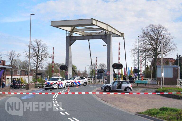Politieauto betrokken bij aanrijding op N331 bij Zwartsluis