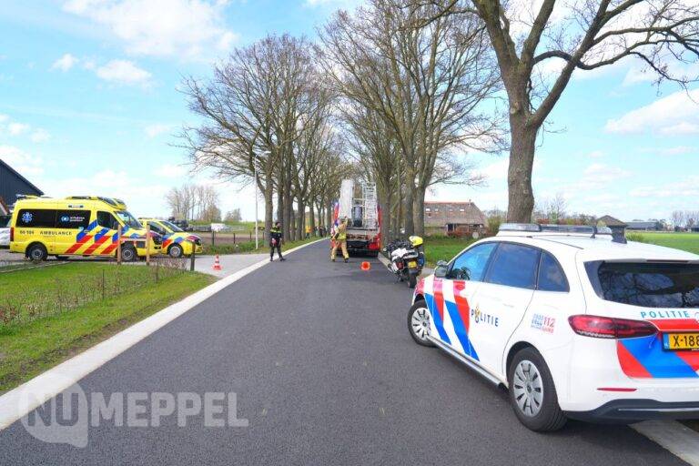Motorrijders ernstig gewond bij botsing met auto bij Zwolle