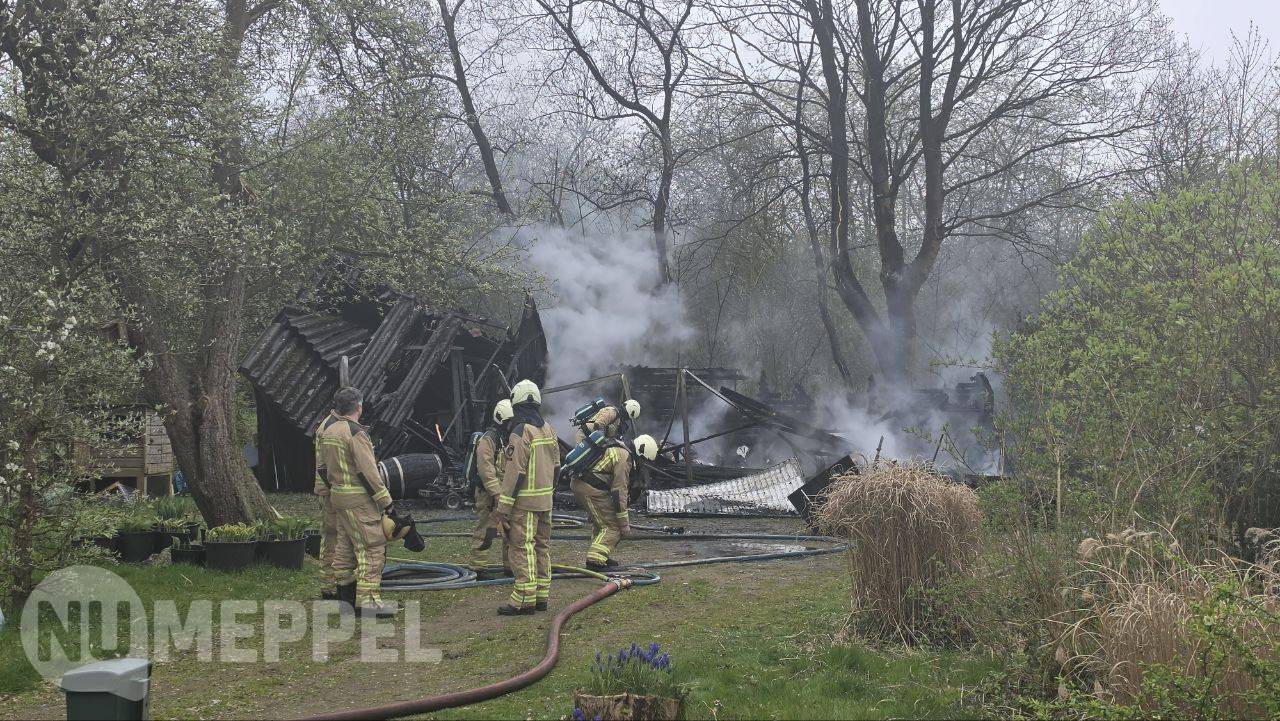 Brand verwoest schuur in Wilhelminaoord
