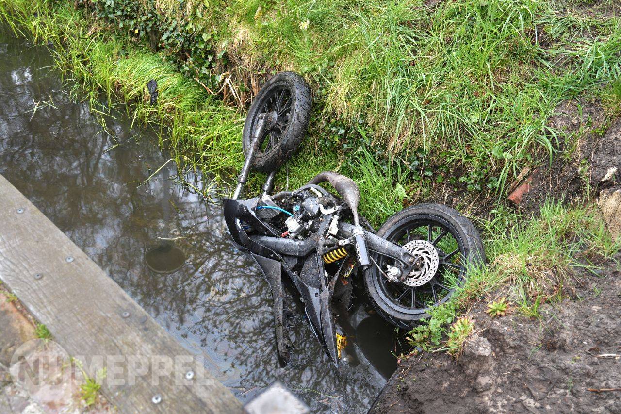 Brommerrijder raakt te water na uitwijkmanoeuvre op Blankensteinweg in Meppel