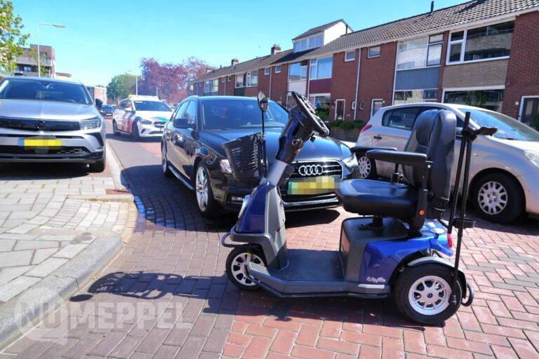 Aanrijding tussen auto en scootmobiel op Rembrandtlaan in Meppel