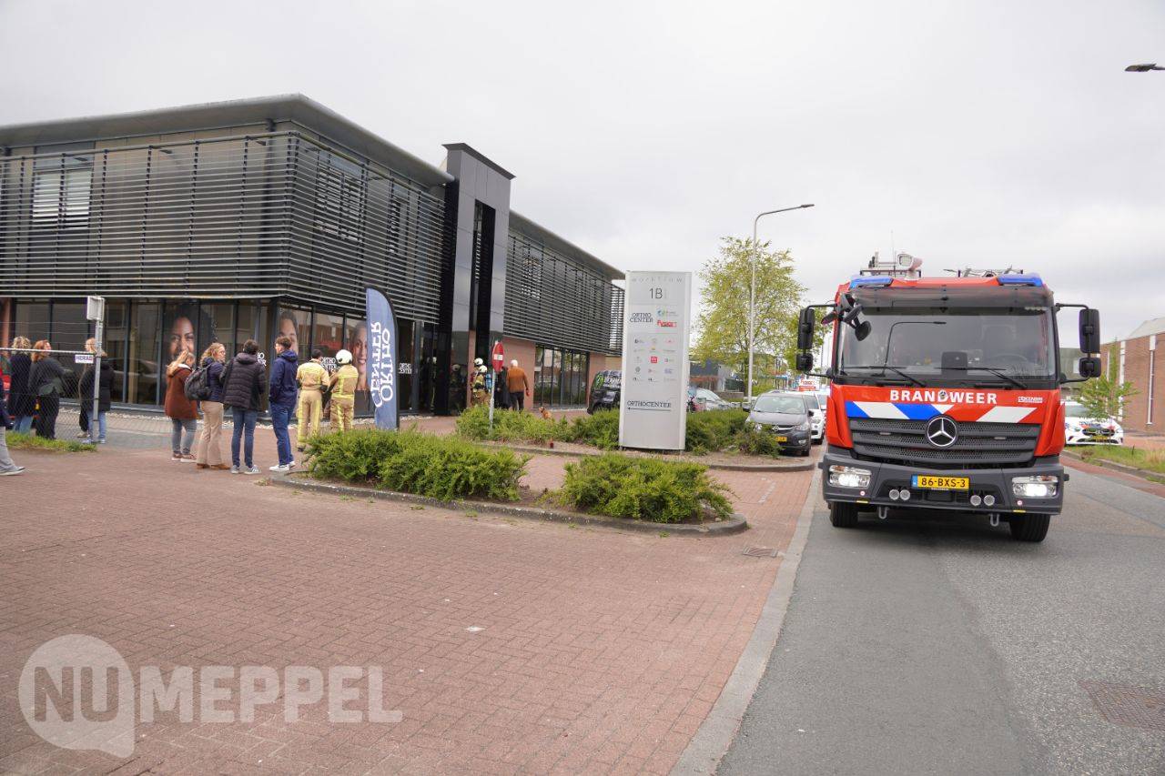 Brand in pand aan Industrieweg Meppel, gebouw ontruimd