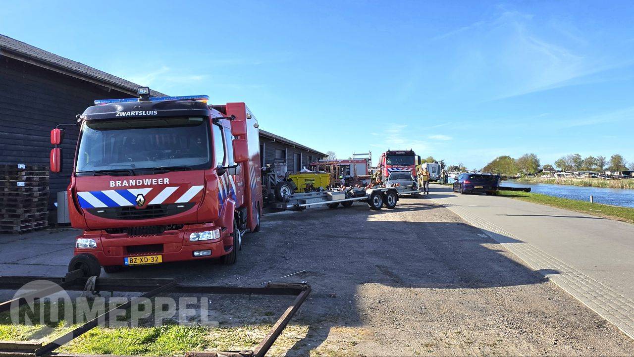 Brandweer rukt massaal uit voor veenbrand bij Belt-Schutsloot