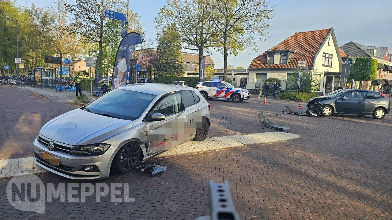 Twee auto’s botsen op kruising in Zuidwolde