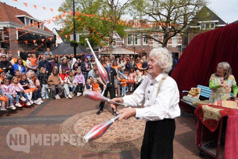 27 april 2026: Geslaagd straattheater tijdens Koningsdag in Meppel.