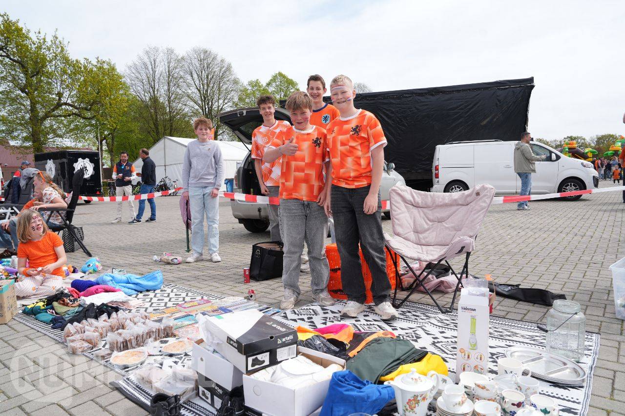 Geslaagde Koningsdagviering in Nijeveen trekt veel bezoekers