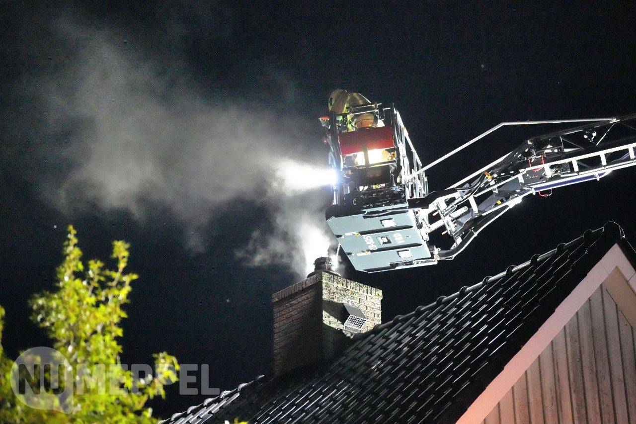 Rookontwikkeling na schoorsteenbrand in Staphorst