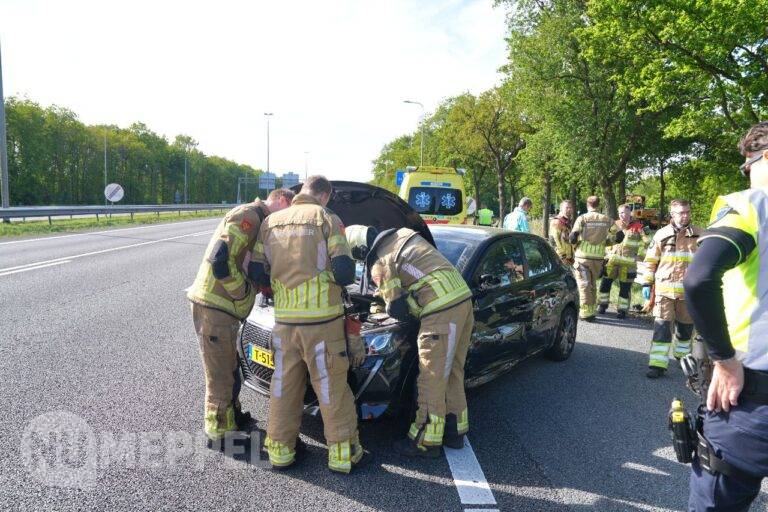 Ongeval tussen auto en vrachtwagen zorgt voor file op A28 bij Lankhorst
