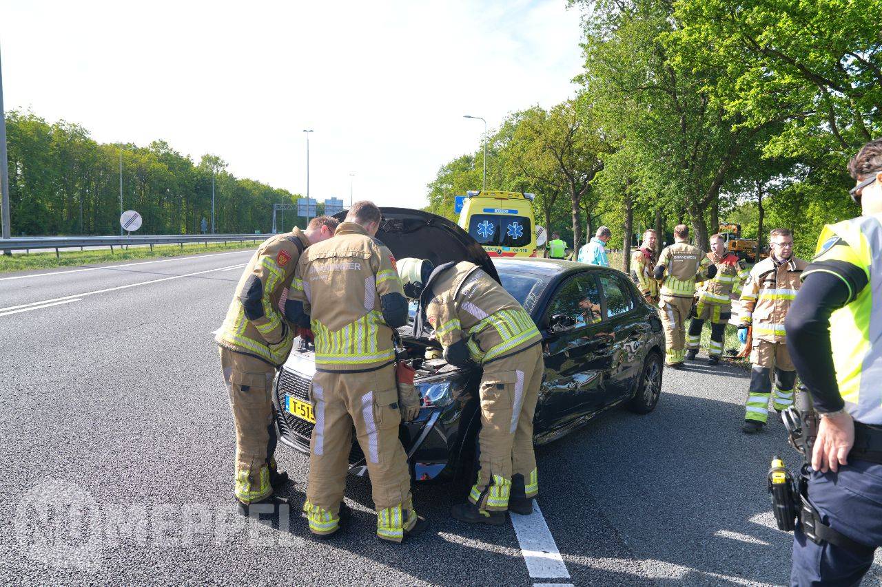 Ongeval tussen auto en vrachtwagen zorgt voor file op A28 bij Lankhorst