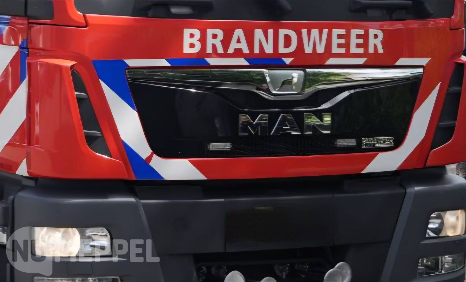 Grote brand in rietgedekte boerderij in Dwingeloo