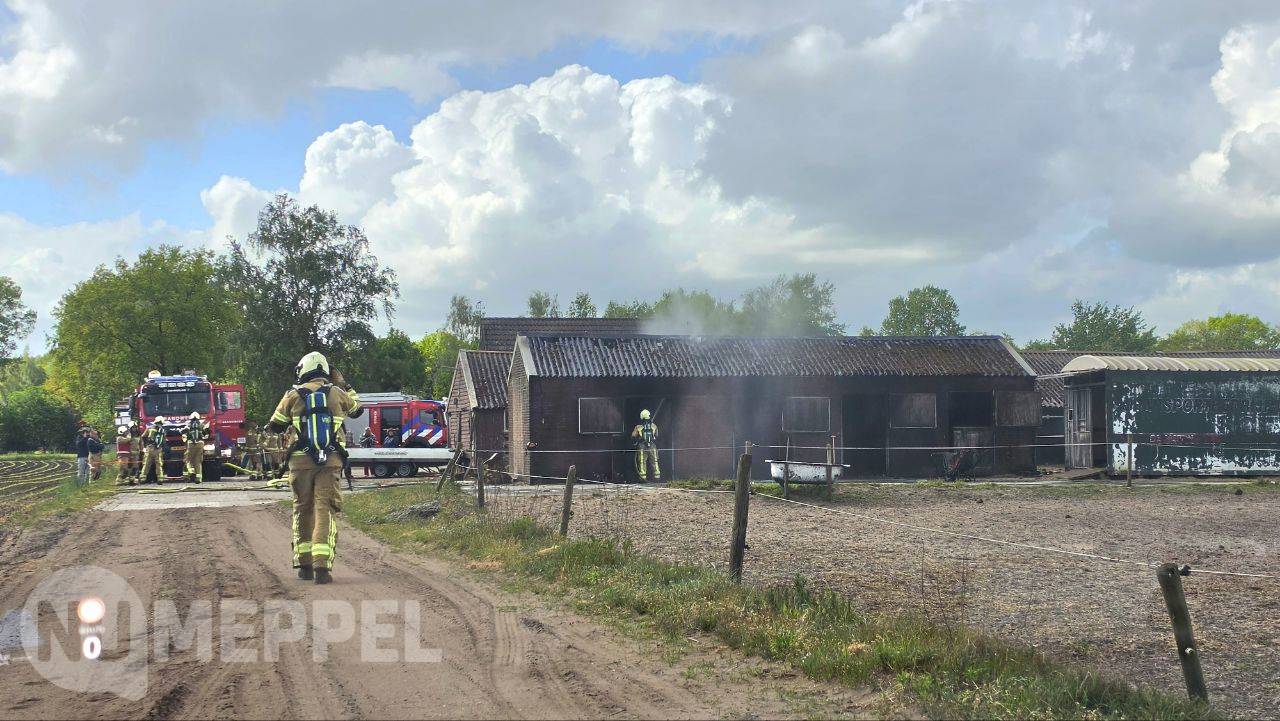 Brand in paardenschuur Dwingeloo, paarden geëvacueerd
