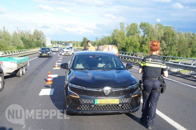 Kop-staartbotsing op N375 bij Meppel-Noord