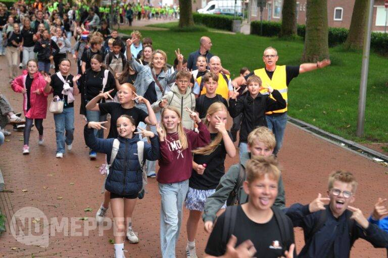 Woensdag 3 juni 2026: Tweede dag van de Avondvierdaagse, 10 km langs het gemeentehuis van Meppel