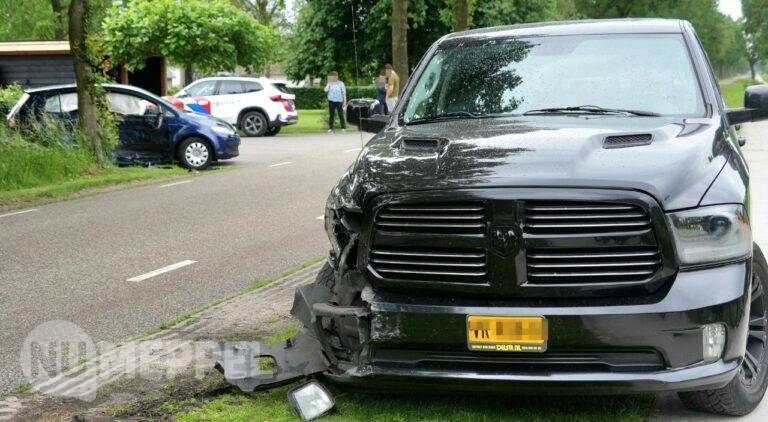 Meerdere gewonden na aanrijding op Gedempte Hoofddiep in Kerkenveld