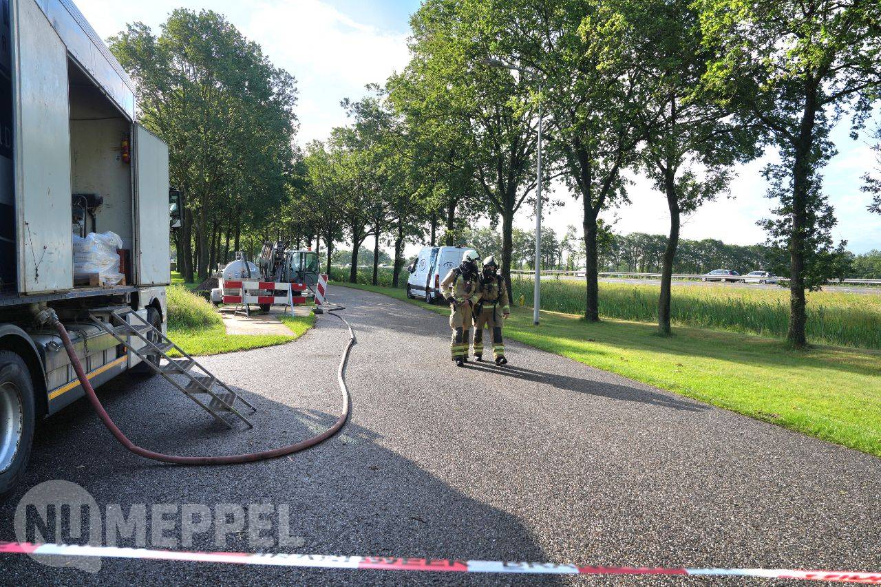 Gaslek na wegwerkzaamheden Industrieweg in Rogat, weg afgesloten