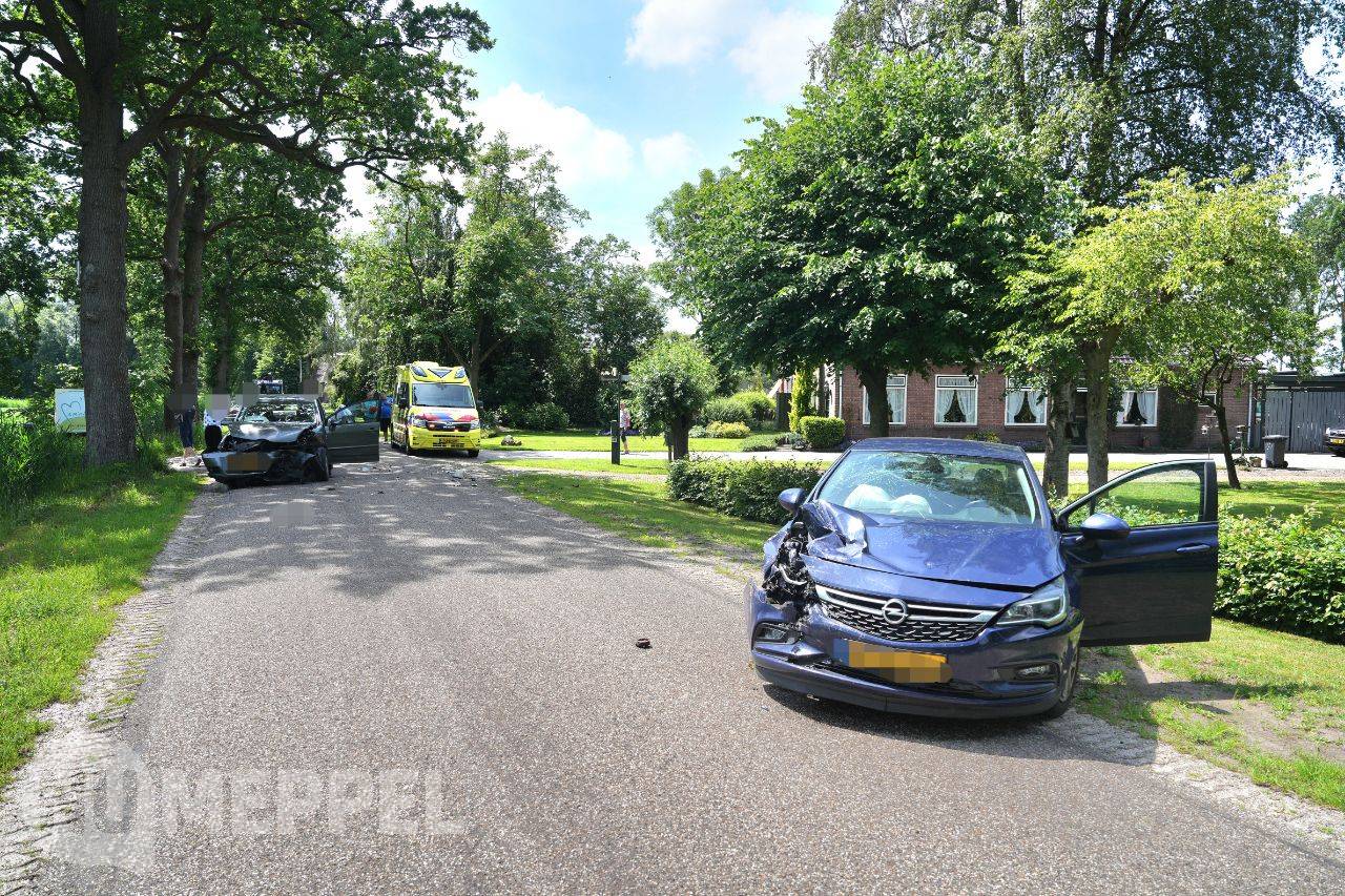 Twee zwaar beschadigde voertuigen na ongeval in Havelte